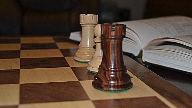 Rook Endgame Boss Levels: Lucena vs. Philidor